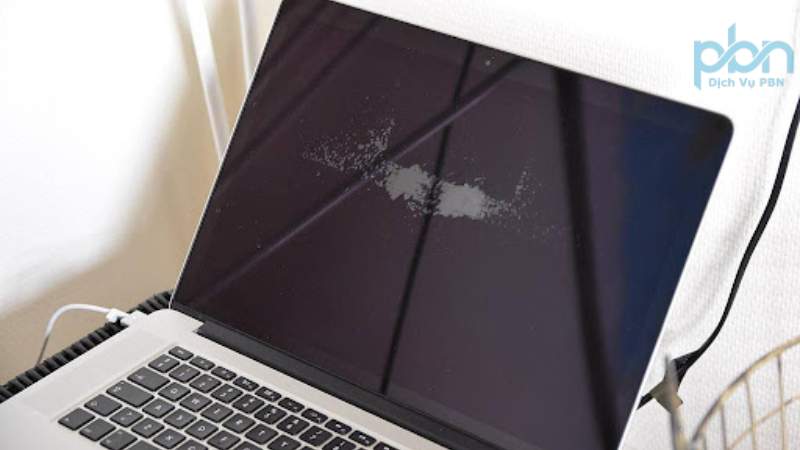 Cách tránh bọt khí và bụi bẩn khi dán màn hình MacBook Pro 2018